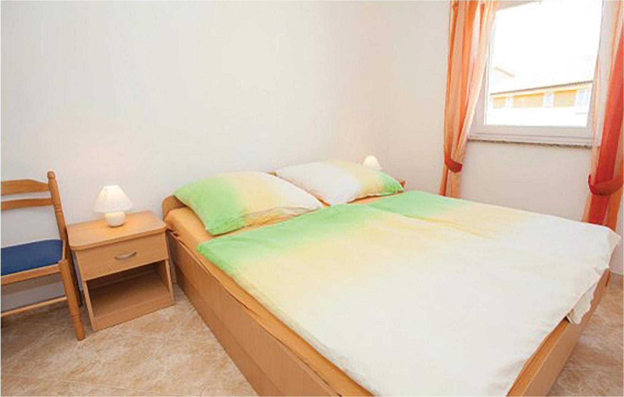 1 Bedroom Beautiful Apartment In Malinska Bagian luar foto